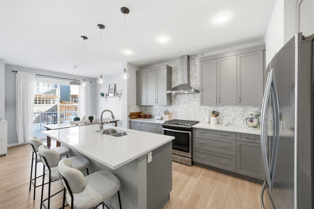 Picture of 320 Sundown View , Cochrane Real Estate Listing