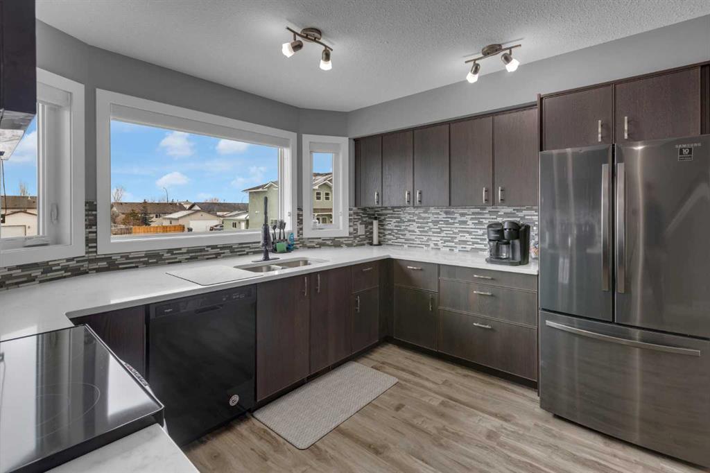 Picture of 420 Strathcona Circle , Strathmore Real Estate Listing