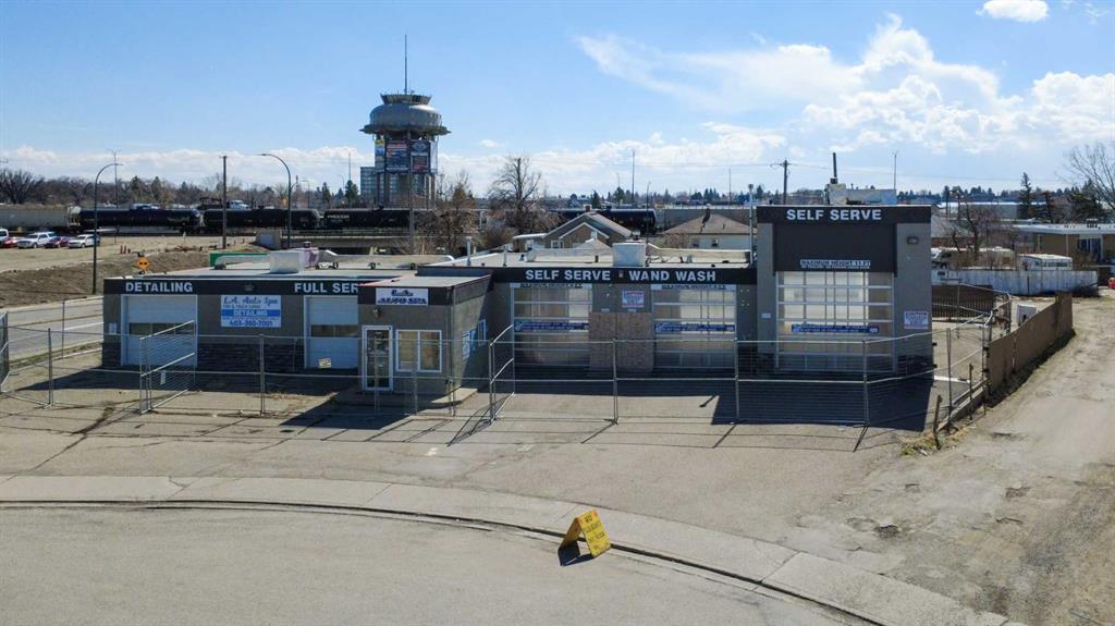 Picture of 108 Mayor Magrath Drive N, Lethbridge Real Estate Listing