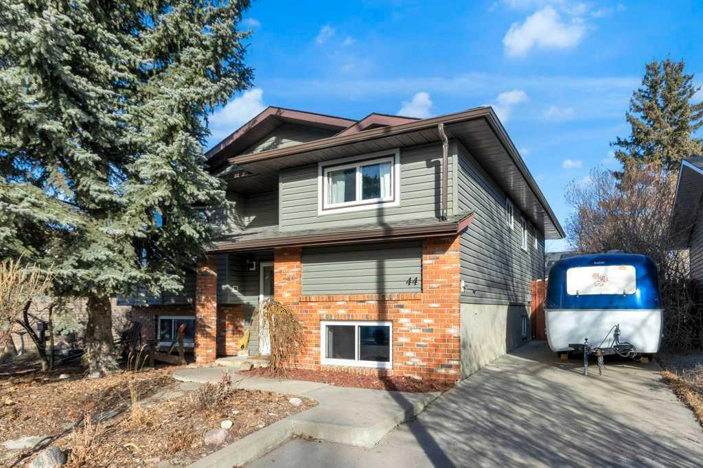 Picture of 44 Sprucegrove Crescent SE, Airdrie Real Estate Listing
