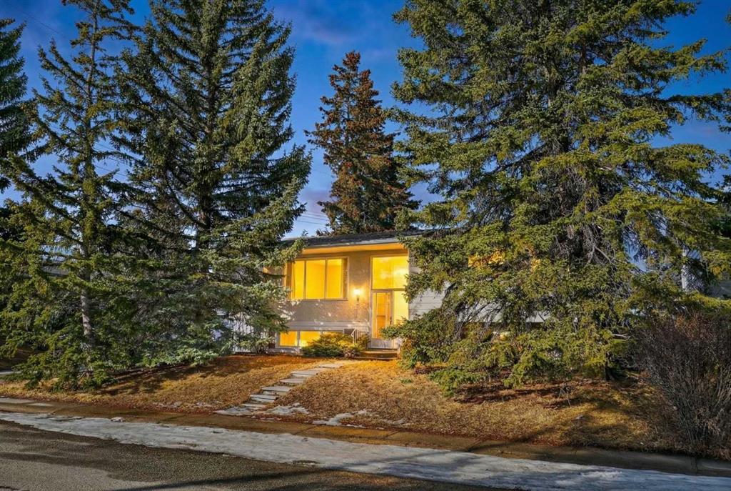 Picture of 4911 Vanguard Road NW, Calgary Real Estate Listing
