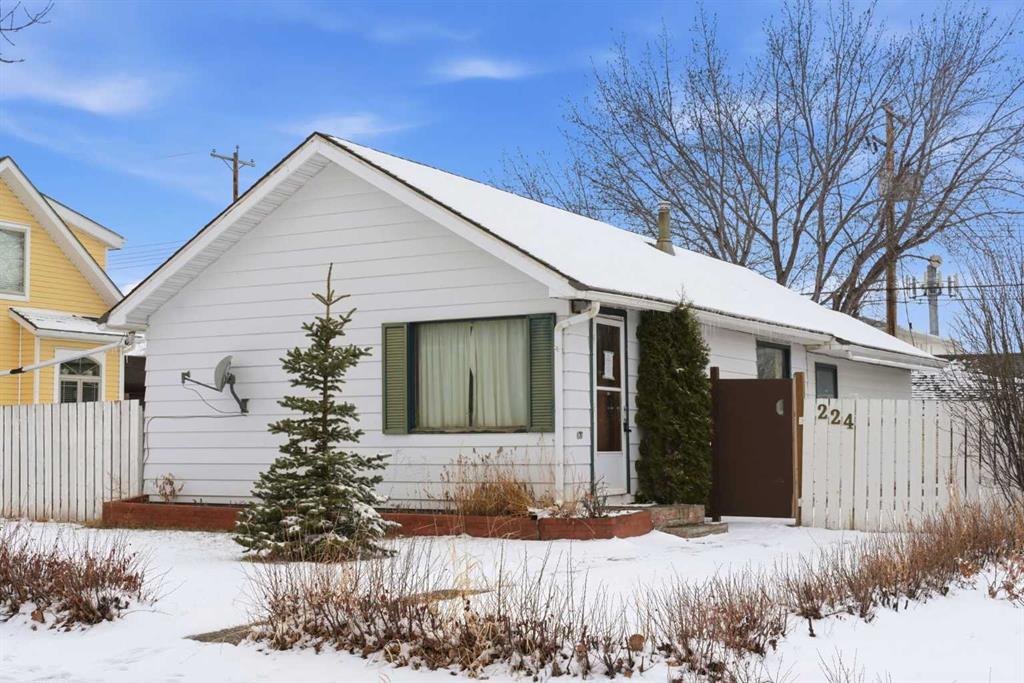 Picture of 224 1 Street S, Vulcan Real Estate Listing