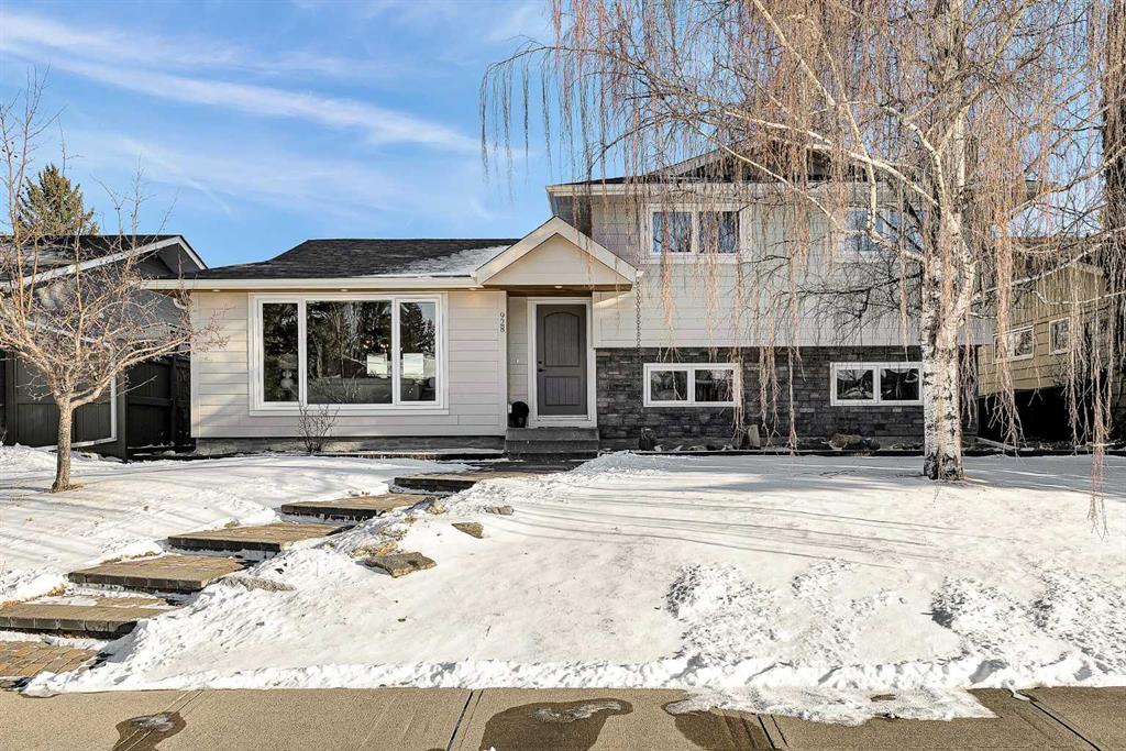Picture of 928 Lake Twintree Crescent SE, Calgary Real Estate Listing