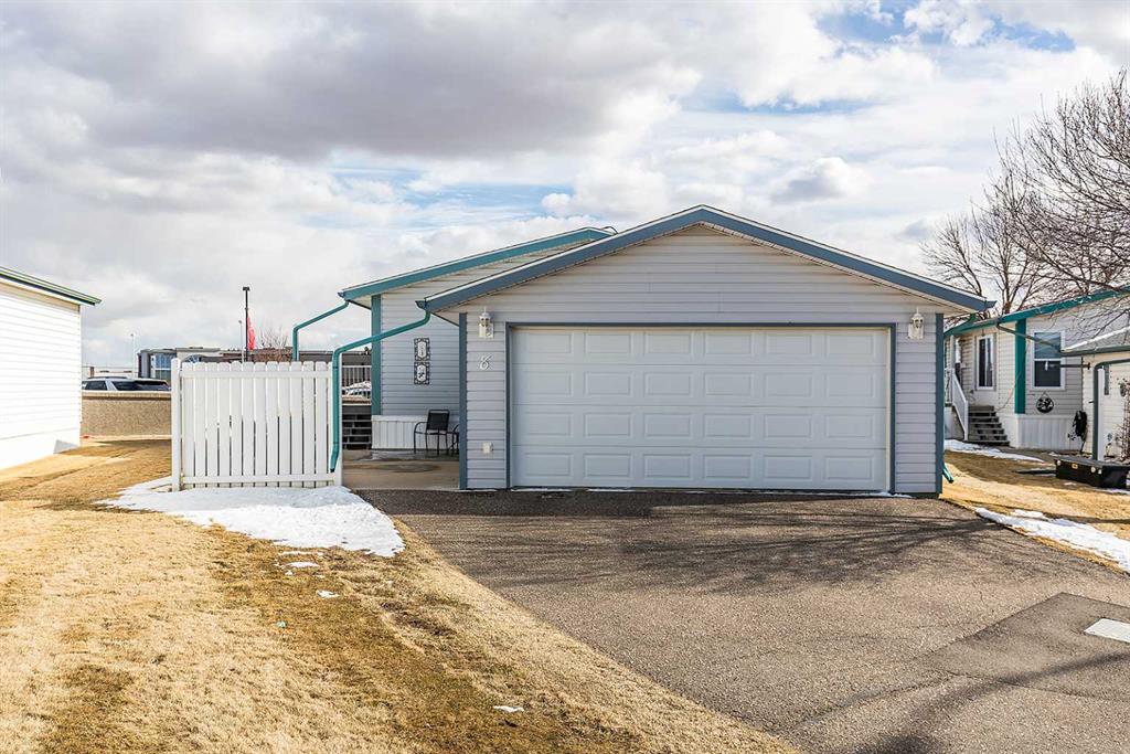 Picture of 8, 1600 Strachan Road SE, Medicine Hat Real Estate Listing