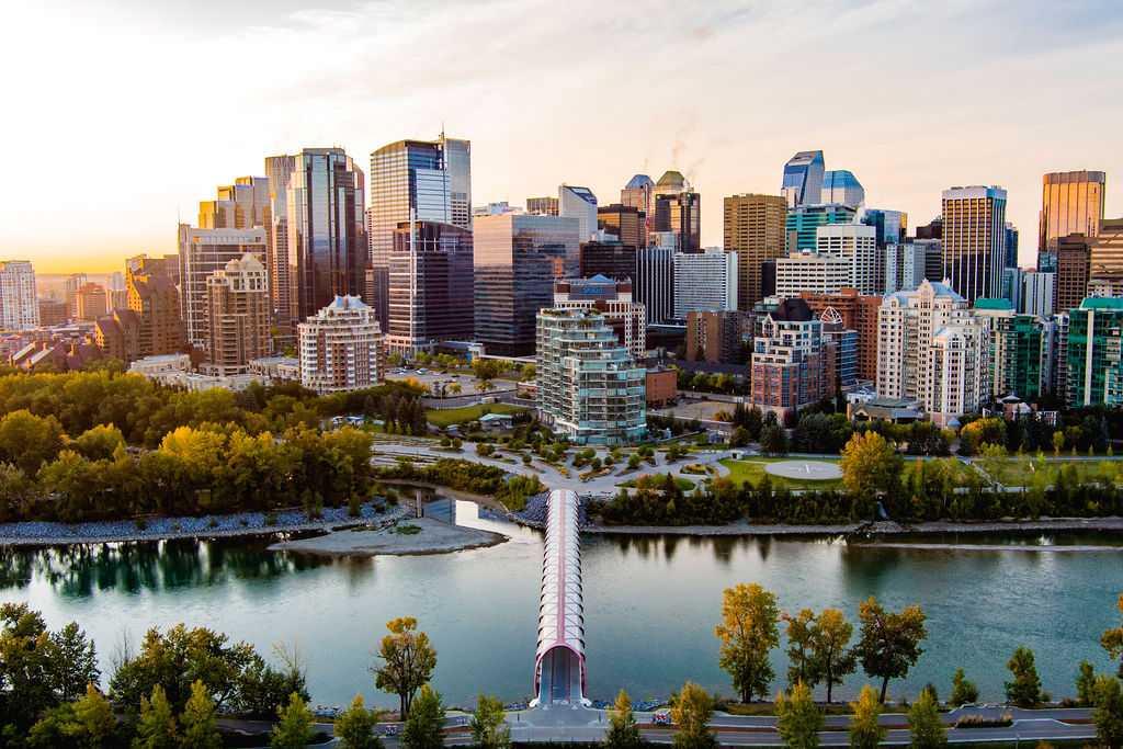 Picture of 601, 738 1 Avenue SW, Calgary Real Estate Listing