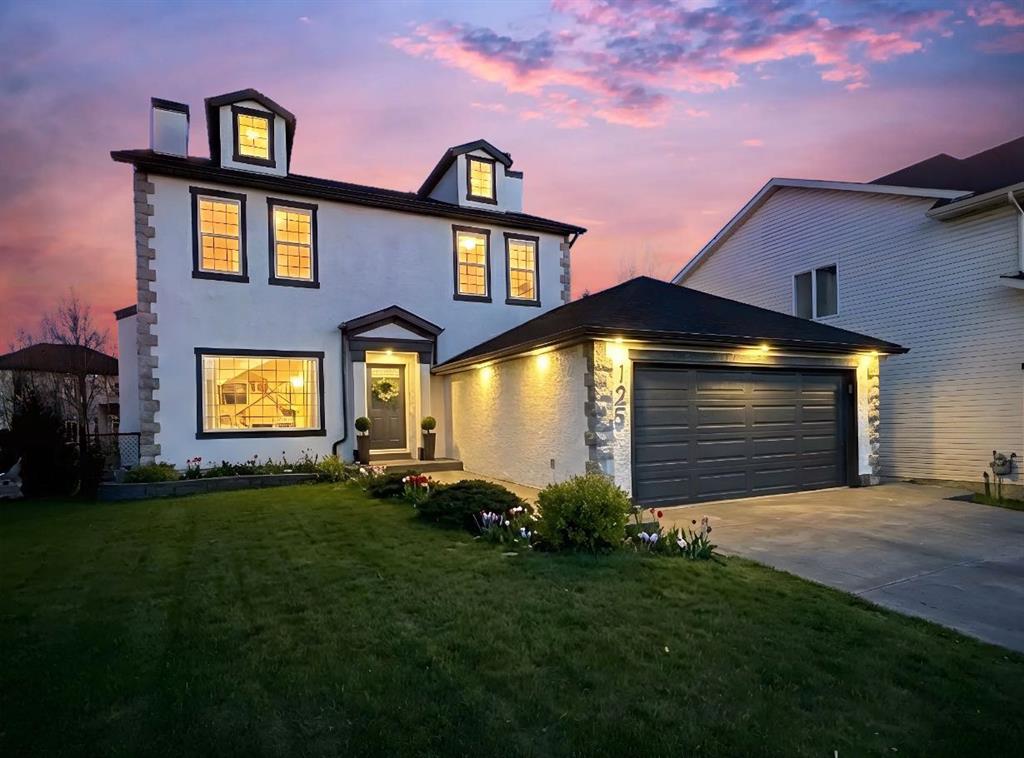 Picture of 125 Discovery Place SW, Calgary Real Estate Listing