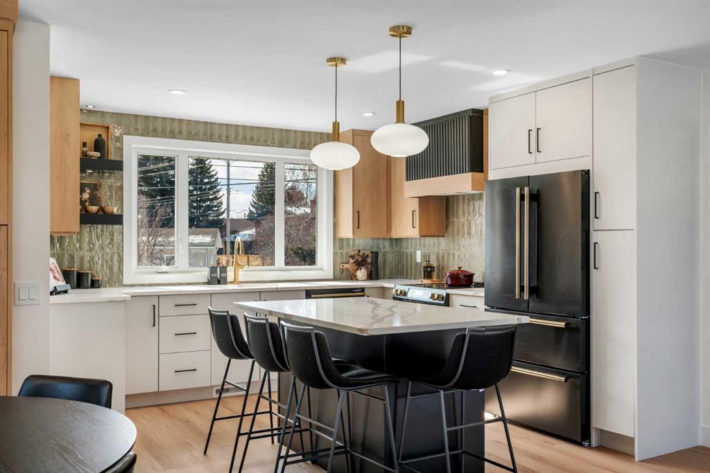 Picture of 959 Parkwood Way SE, Calgary Real Estate Listing