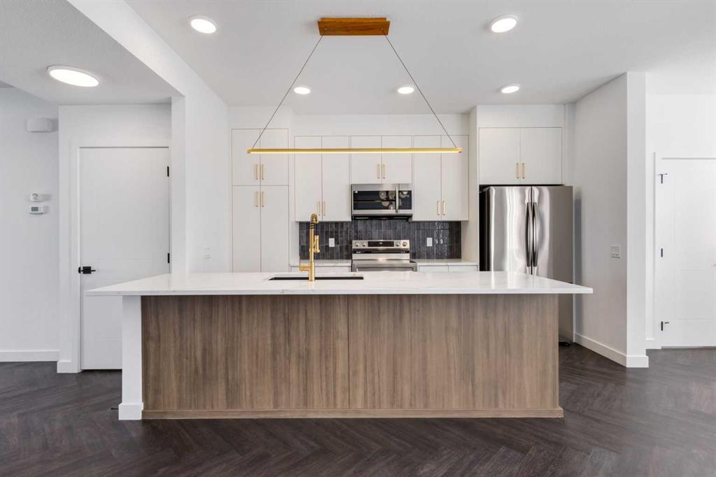 Picture of 90 Agate Road , Cochrane Real Estate Listing