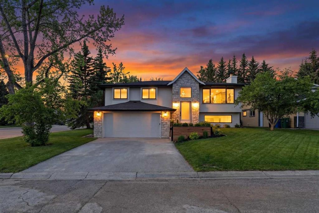 Picture of 902 Varsity Estates Place NW, Calgary Real Estate Listing