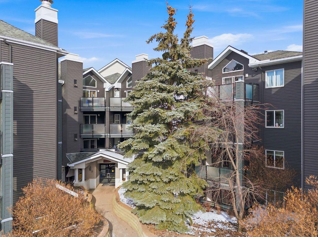 Picture of 310, 20 Sierra Morena Mews SW, Calgary Real Estate Listing