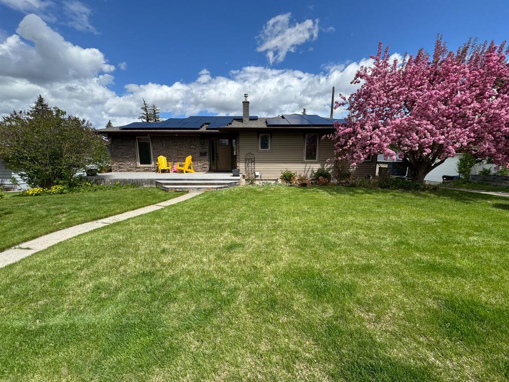 Picture of 4712 Grove Hill Road SW, Calgary Real Estate Listing
