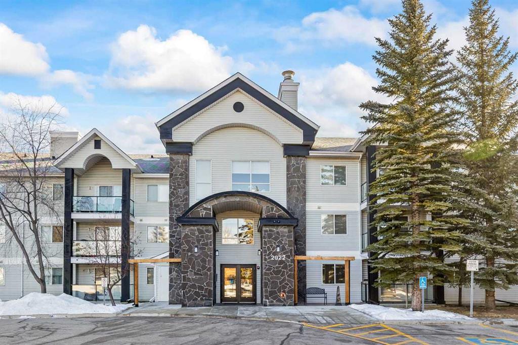 Picture of 304, 2022 Canyon Meadows Drive SE, Calgary Real Estate Listing