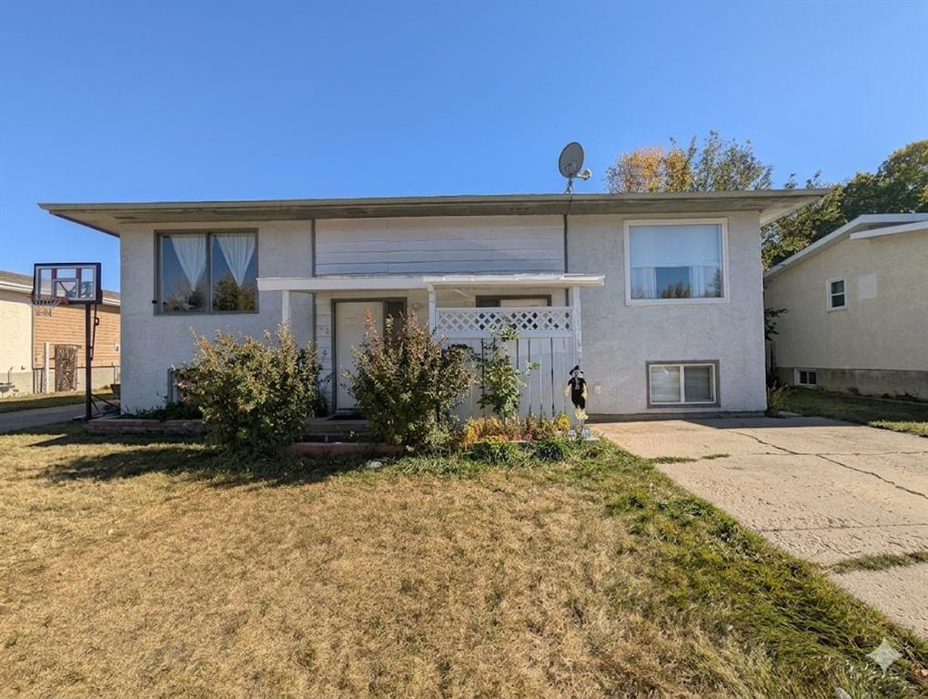 Picture of 52 Collins Crescent SE, Medicine Hat Real Estate Listing