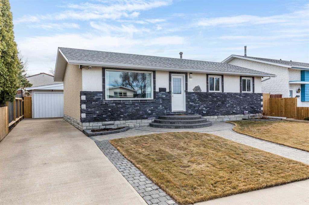 Picture of 2155 24 Street SE, Medicine Hat Real Estate Listing