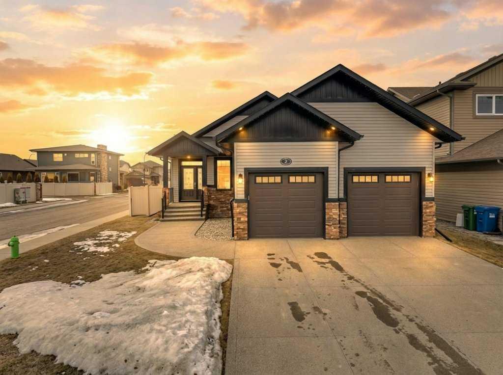 Picture of 2 Vernon Close , Red Deer Real Estate Listing