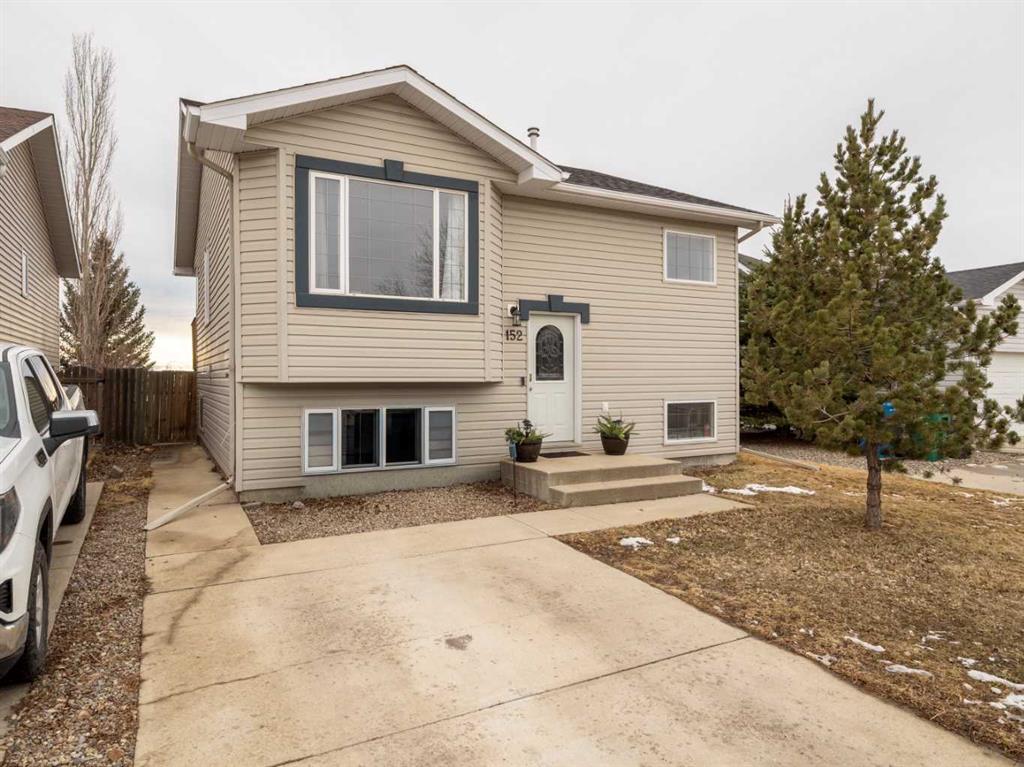 Picture of 152 Blackfoot Circle W, Lethbridge Real Estate Listing