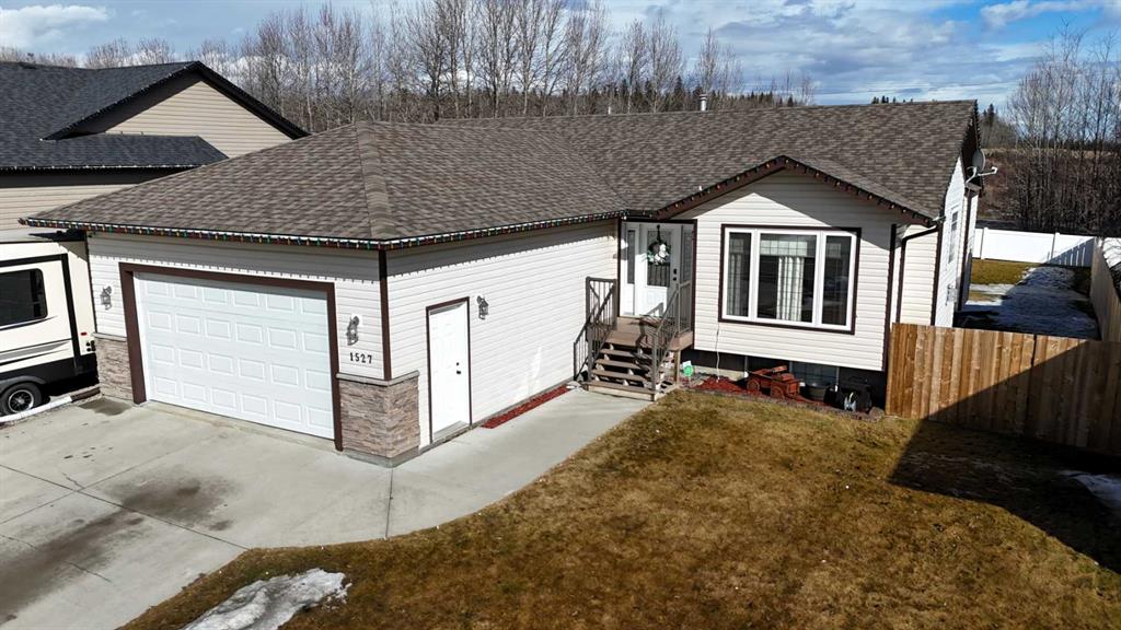 Picture of 1527 41 Street , Edson Real Estate Listing