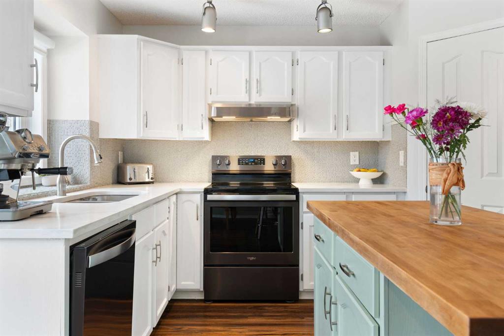 Picture of 18 West Terrace Drive , Cochrane Real Estate Listing