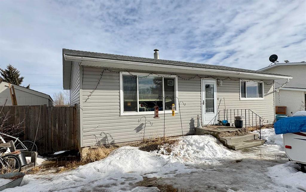 Picture of 4935 53 Street , Islay Real Estate Listing