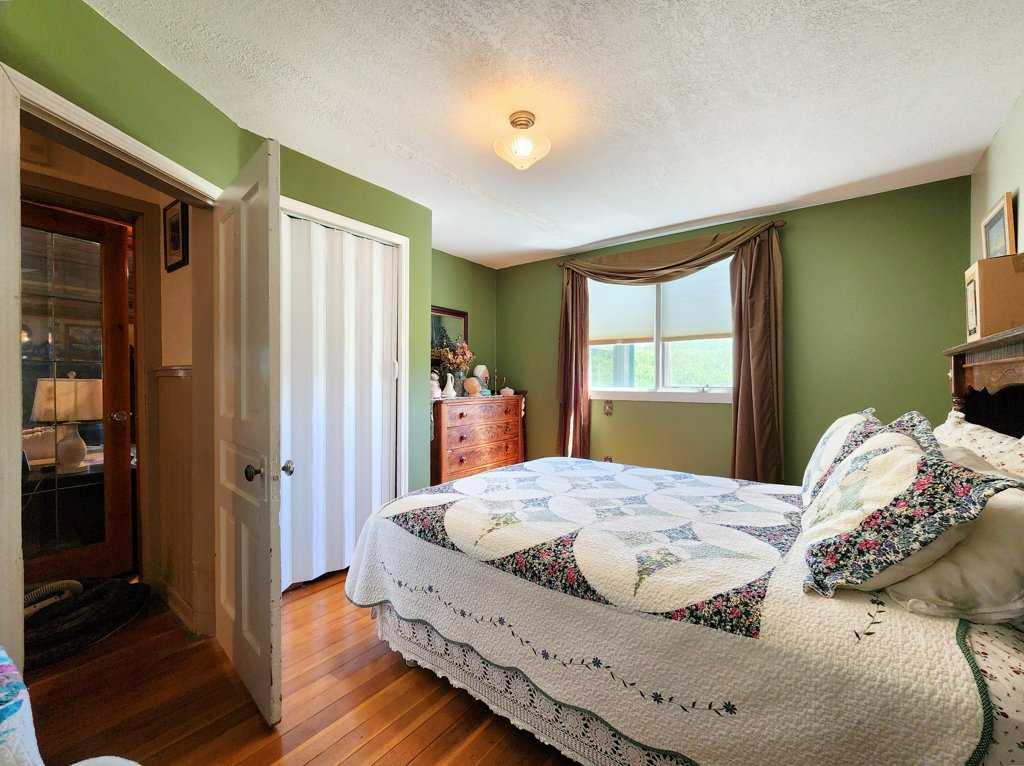 Picture of 4221 6 Highway , Twin Butte Real Estate Listing
