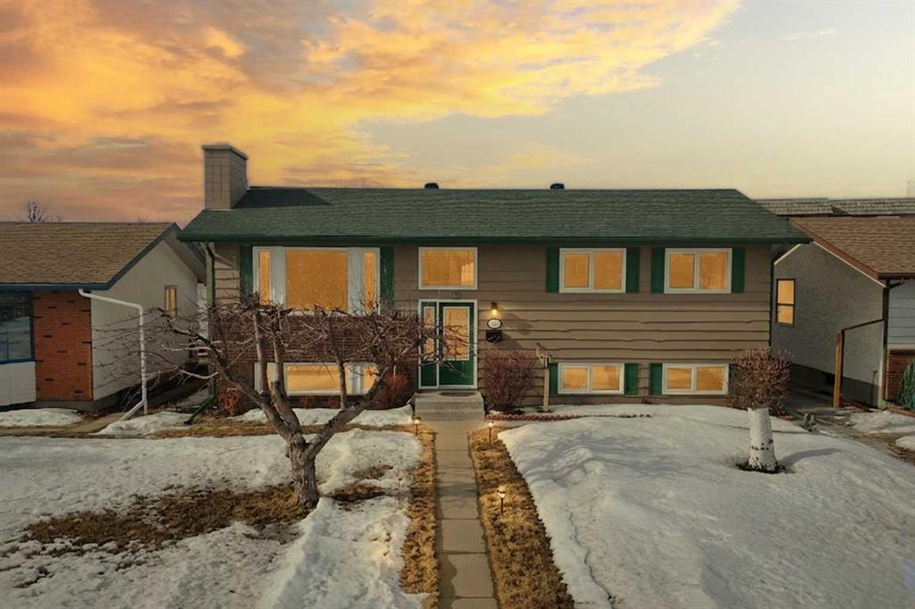 Picture of 7032 59 Avenue , Red Deer Real Estate Listing