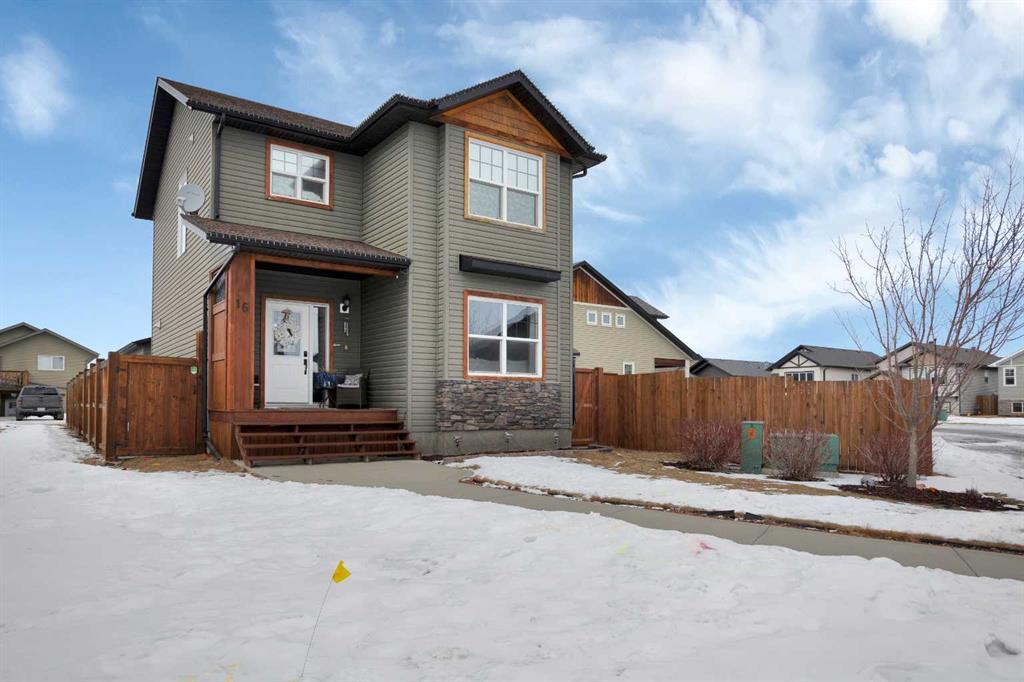 Picture of 16 Richfield Crescent , Sylvan Lake Real Estate Listing
