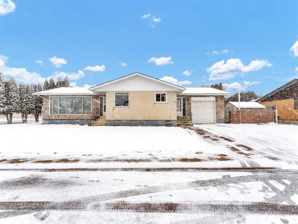 Picture of 38 Markwick Drive SE, Medicine Hat Real Estate Listing