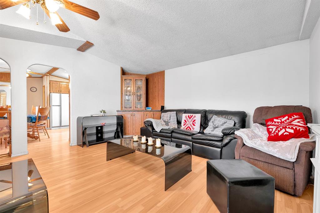Picture of 254 Erin Woods Circle SE, Calgary Real Estate Listing
