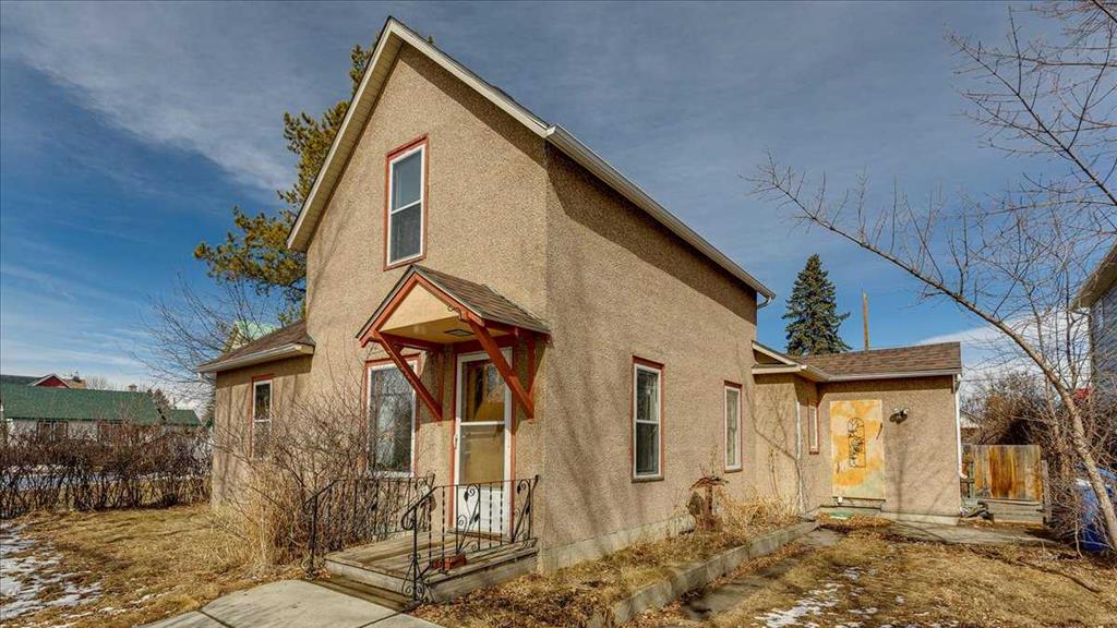 Picture of 2122 23 Avenue  , Didsbury Real Estate Listing