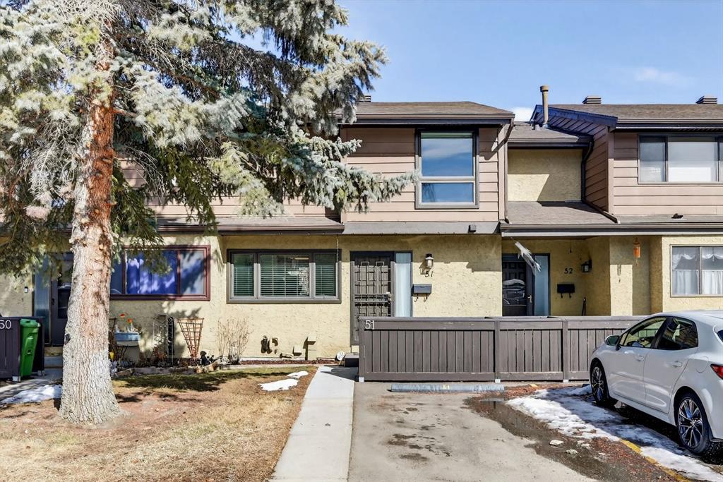 Picture of 51, 2300 Oakmoor Drive SW, Calgary Real Estate Listing