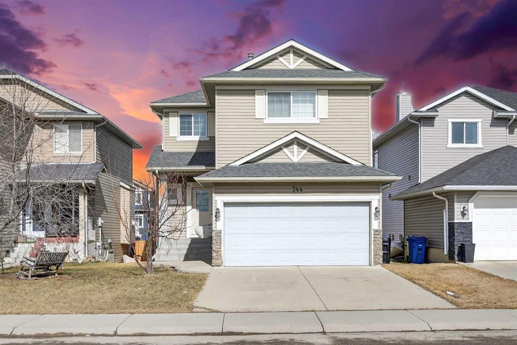 Picture of 744 Luxstone Landing SW, Airdrie Real Estate Listing
