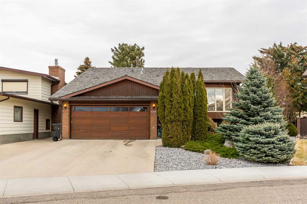 Picture of 2208 27 Avenue S, Lethbridge Real Estate Listing