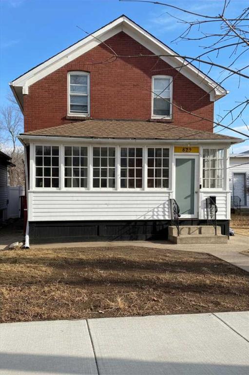 Picture of 823 4 Street SE, Medicine Hat Real Estate Listing