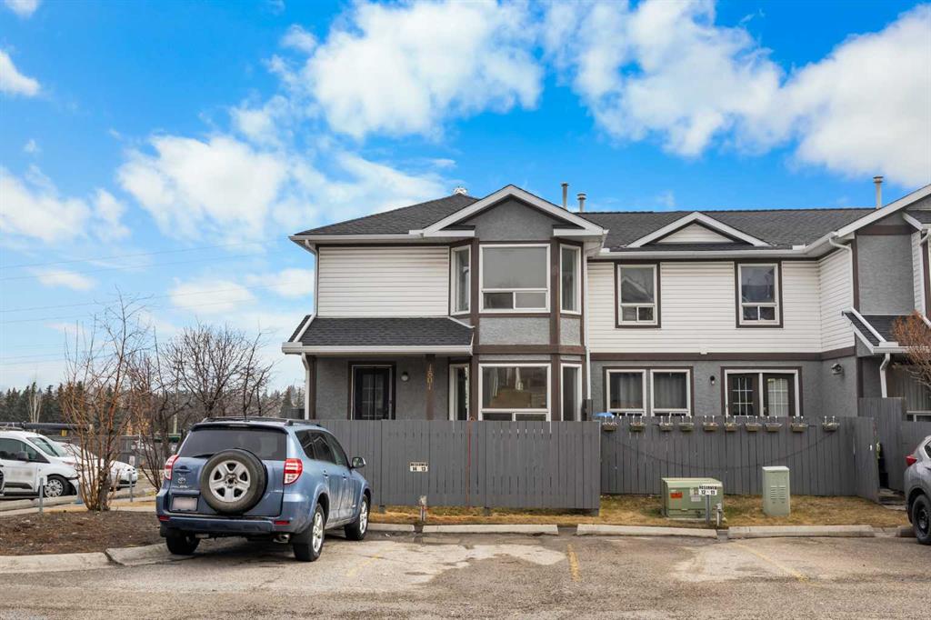 Picture of 1801 Signal Hill Green SW, Calgary Real Estate Listing