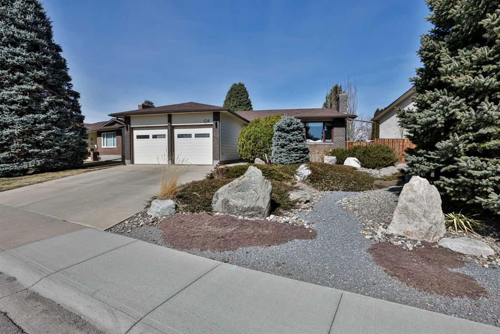Picture of 104 Elm Crescent S, Lethbridge Real Estate Listing