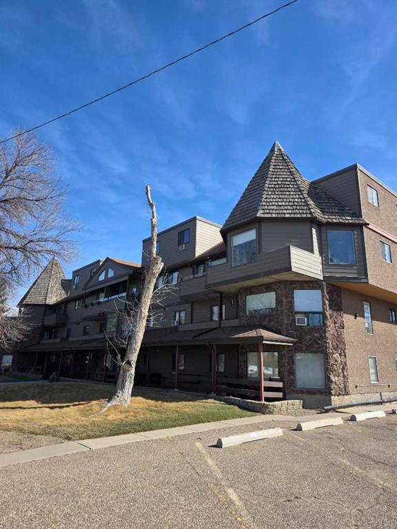 Picture of 102, 5015 51 Street , Taber Real Estate Listing