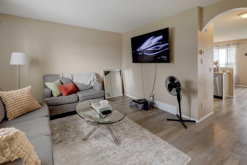 Picture of 22 Tarington Landing NE, Calgary Real Estate Listing