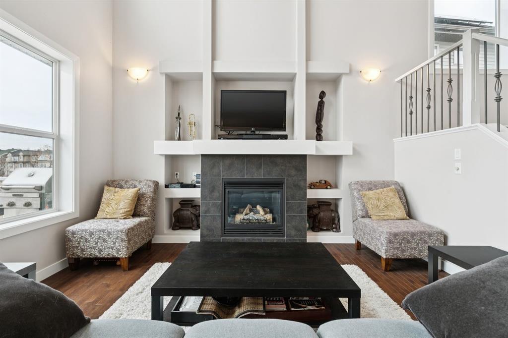 Picture of 248 Copperpond Circle SE, Calgary Real Estate Listing