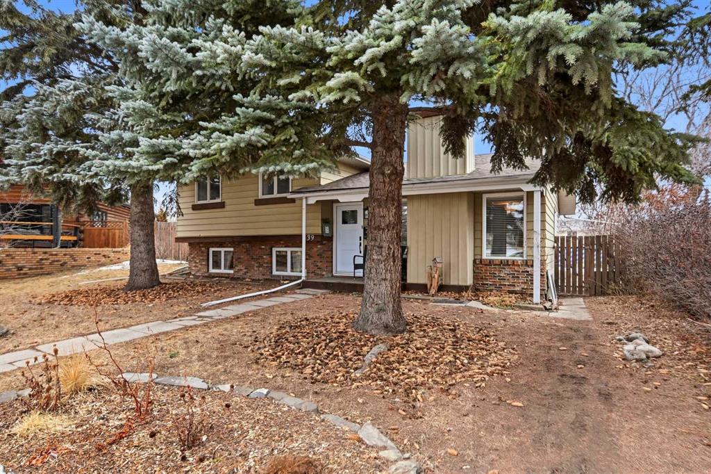 Picture of 39 Norris Close , Red Deer Real Estate Listing