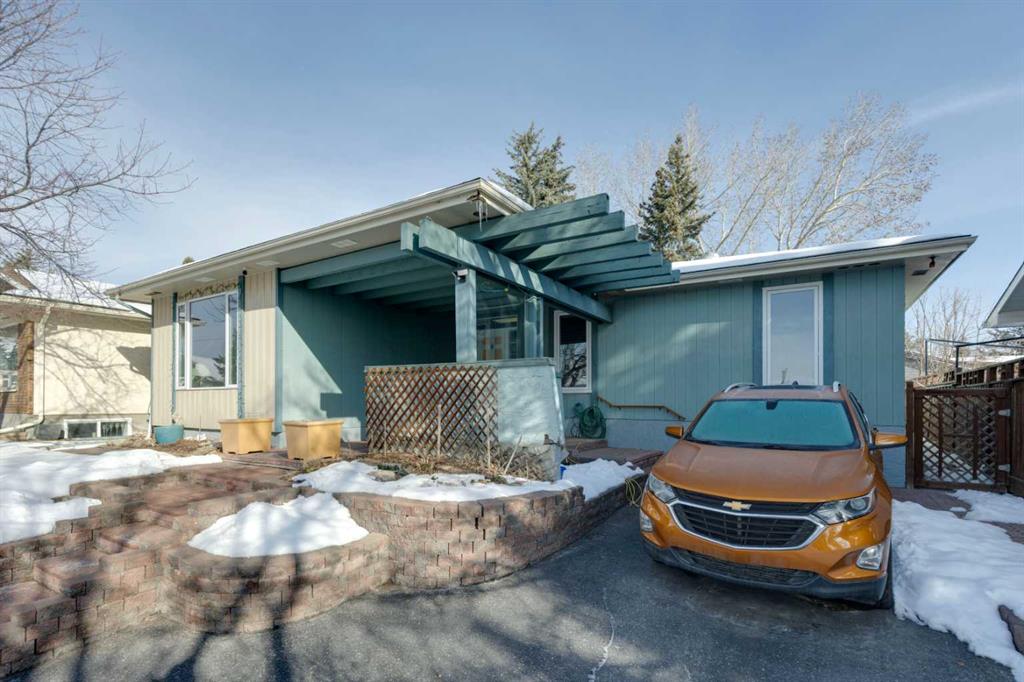 Picture of 328 Norseman Road NW, Calgary Real Estate Listing