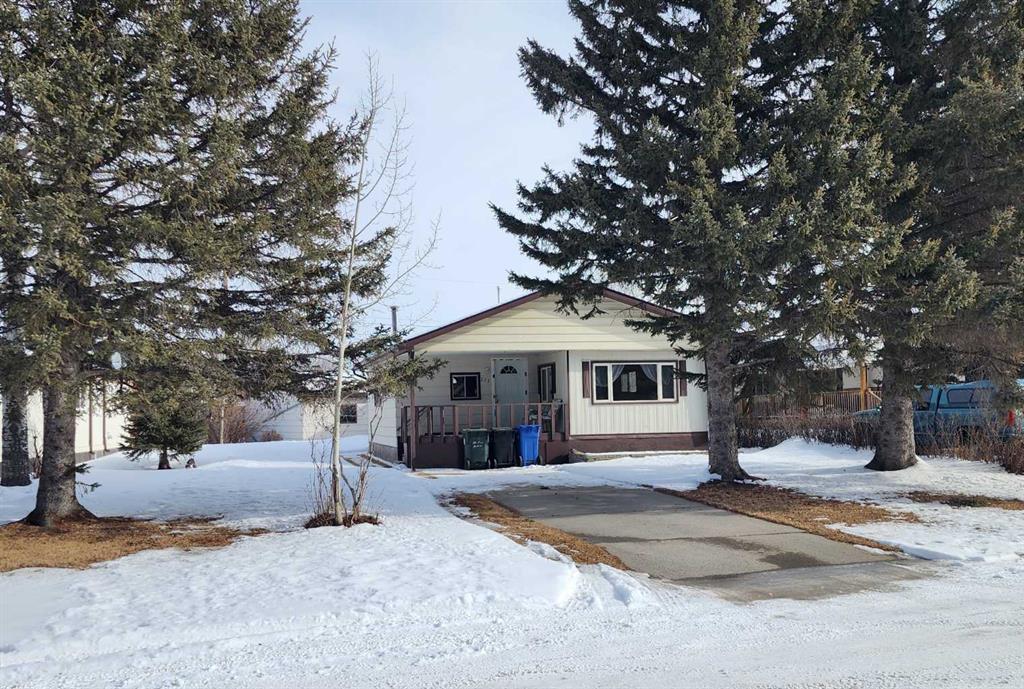 Picture of 225 4 Street NW, Sundre Real Estate Listing