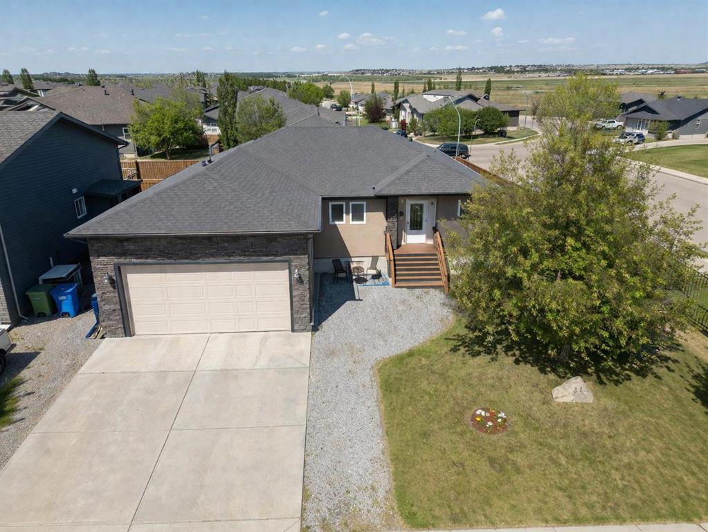 Picture of 431 Carriage Lane Crossing , Carstairs Real Estate Listing