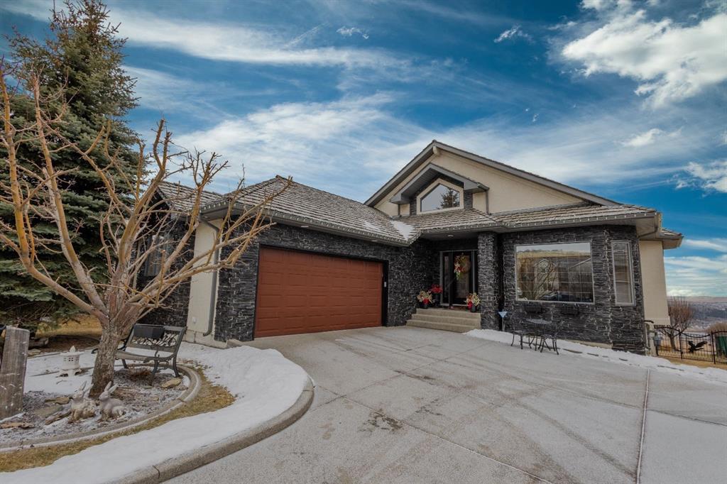 Picture of 122 Gleneagles Landing , Cochrane Real Estate Listing