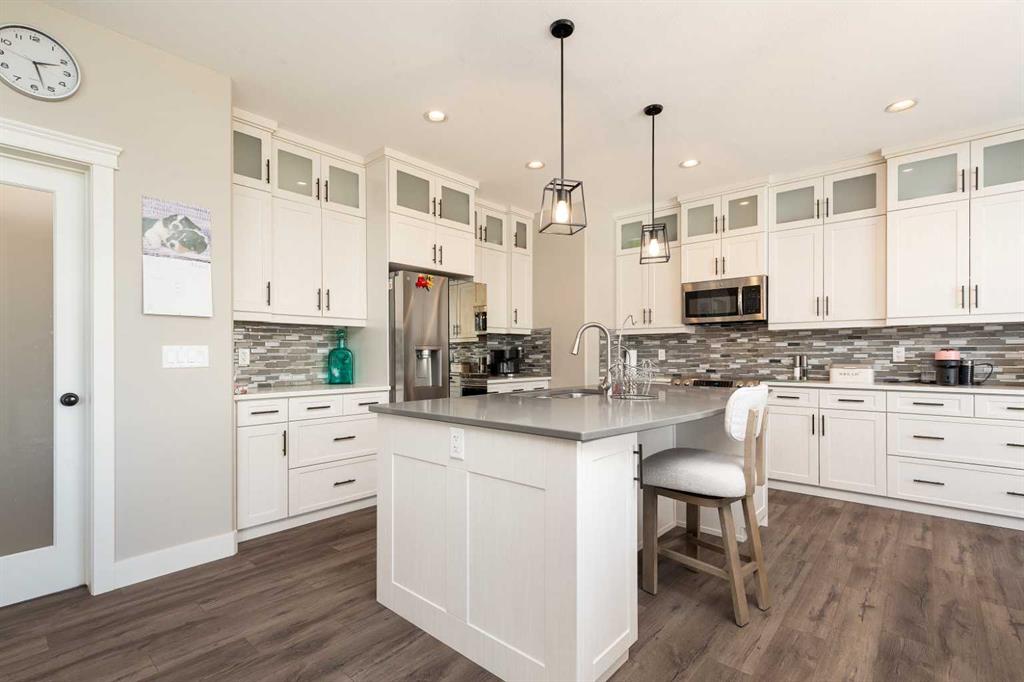 Picture of 129 Sixmile Bend S, Lethbridge Real Estate Listing