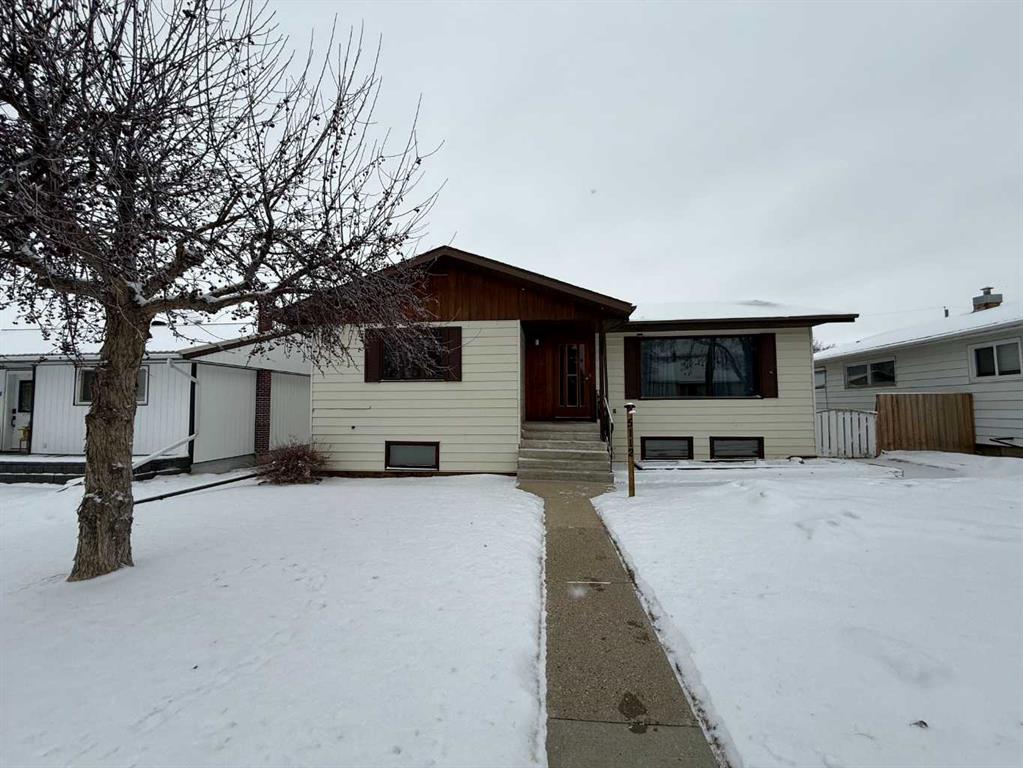 Picture of 5112 55 Ave  , Ponoka Real Estate Listing