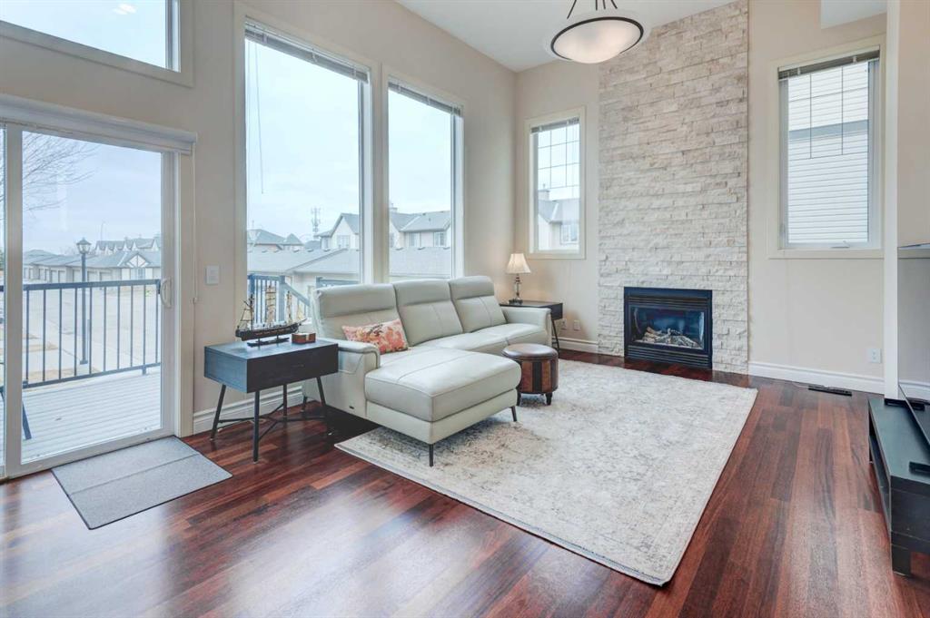 Picture of 14 Everridge Common SW, Calgary Real Estate Listing