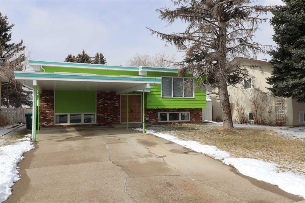 Picture of 2422 16 Street N, Lethbridge Real Estate Listing