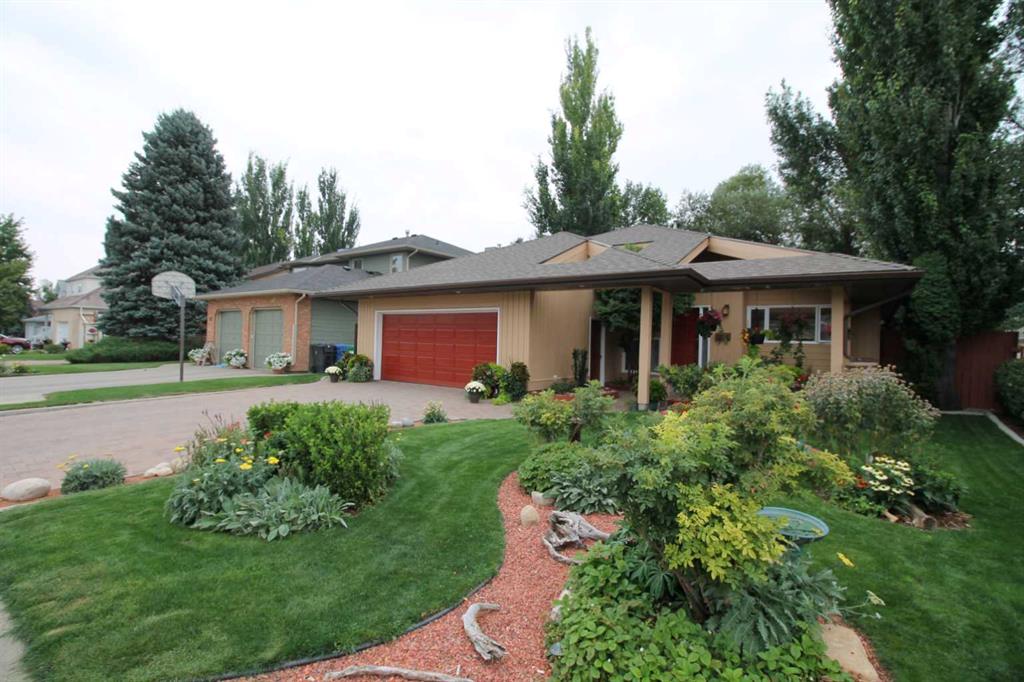 Picture of 18 Coachwood Road W, Lethbridge Real Estate Listing