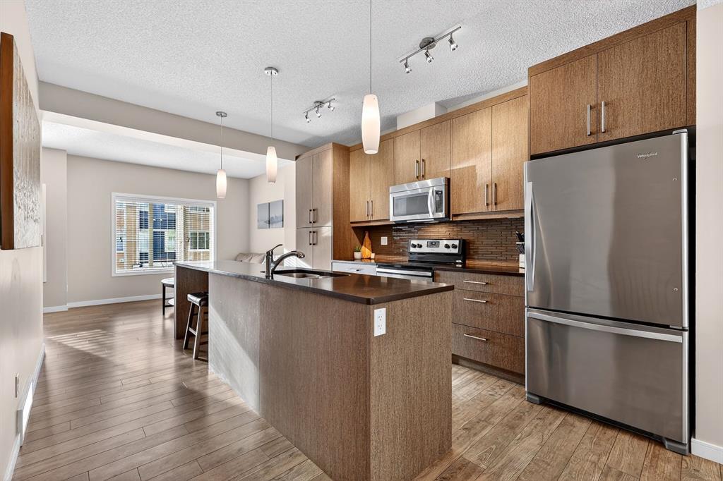 Picture of 330 Marquis Lane SE, Calgary Real Estate Listing