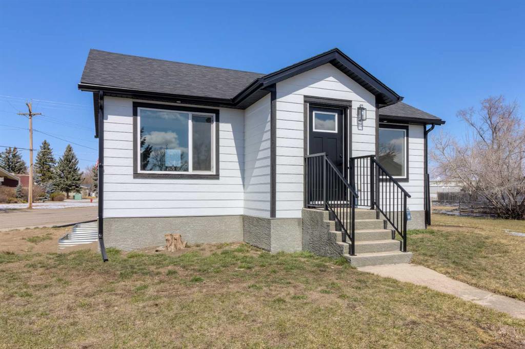 Picture of 656 Crescent Avenue , Picture Butte Real Estate Listing